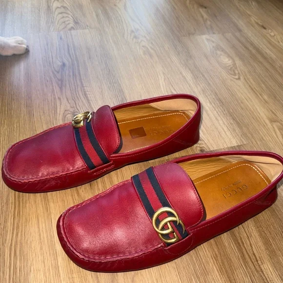 Gucci Red Leather Slip-On Loafers with Gold Accent - Picture 3 of 4
